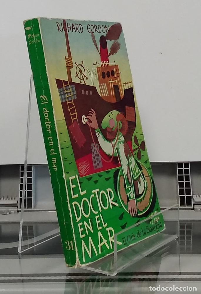 Libros: El doctor en el mar (primera edici&oacute;n) - Richard Gordon - Foto 1