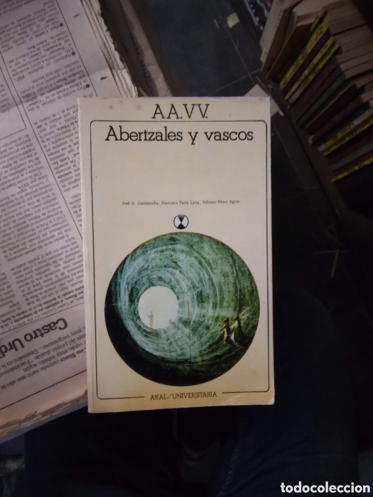 Libros: Abertzales y vascos, Akal - Foto 1