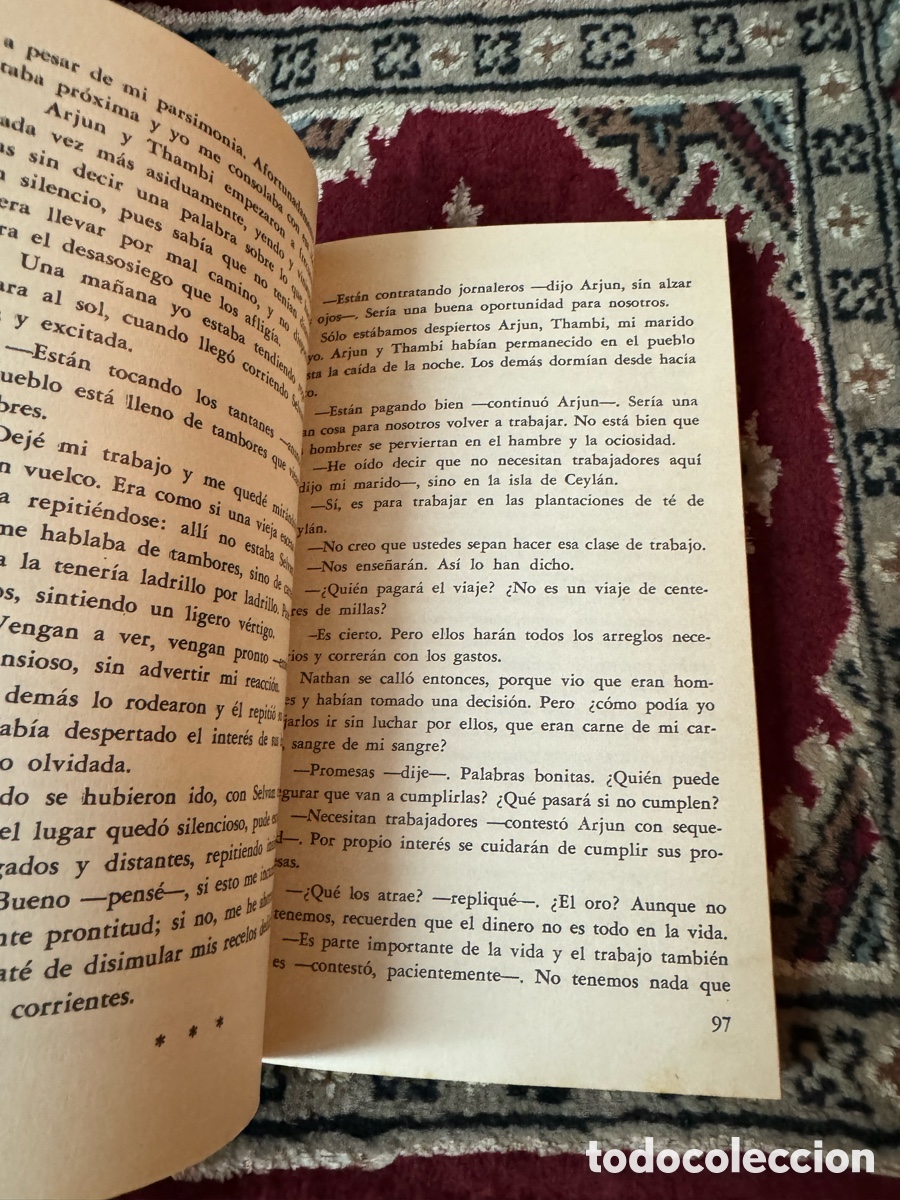 Libros: Kamala Markandaya Como el agua sobre la arena - Foto 2