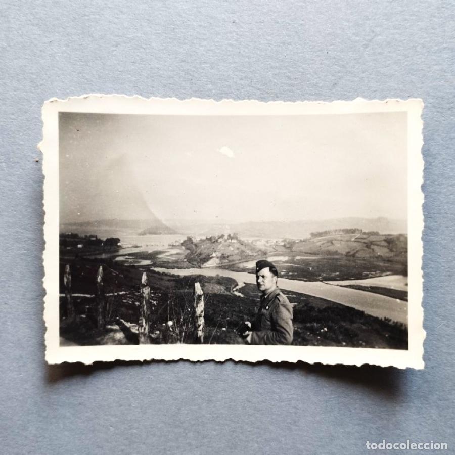 Libros: Cuatro p&aacute;ginas de &aacute;lbum con 35 fotos de la Legi&oacute;n C&oacute;ndor en la provincias de Santander y Palencia du