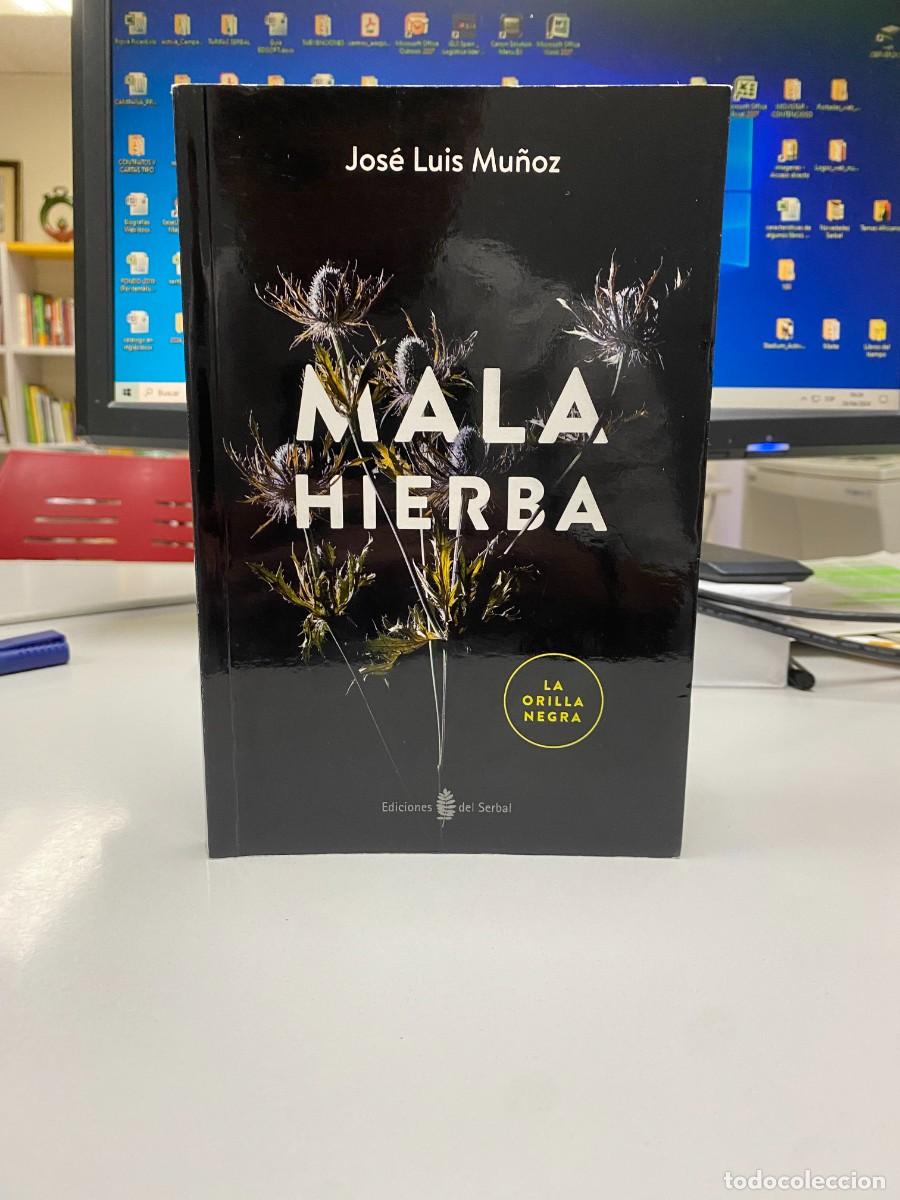 Libros: Mala hierba - Jos&eacute; Luis Mu&ntilde;oz - Ediciones del Serbal, 2016 - Foto 1