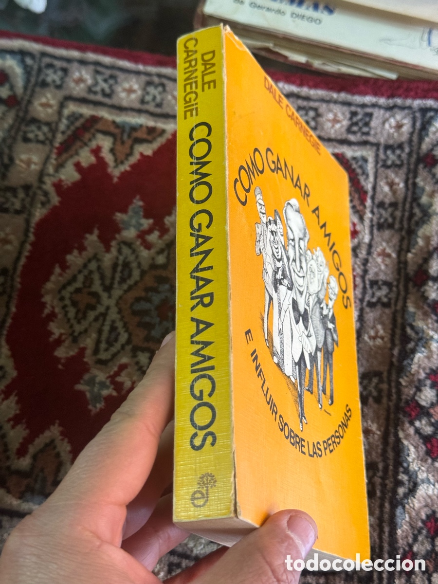 Libros: C&oacute;mo ganar amigos Dale Carnegie 1976 - Foto 2