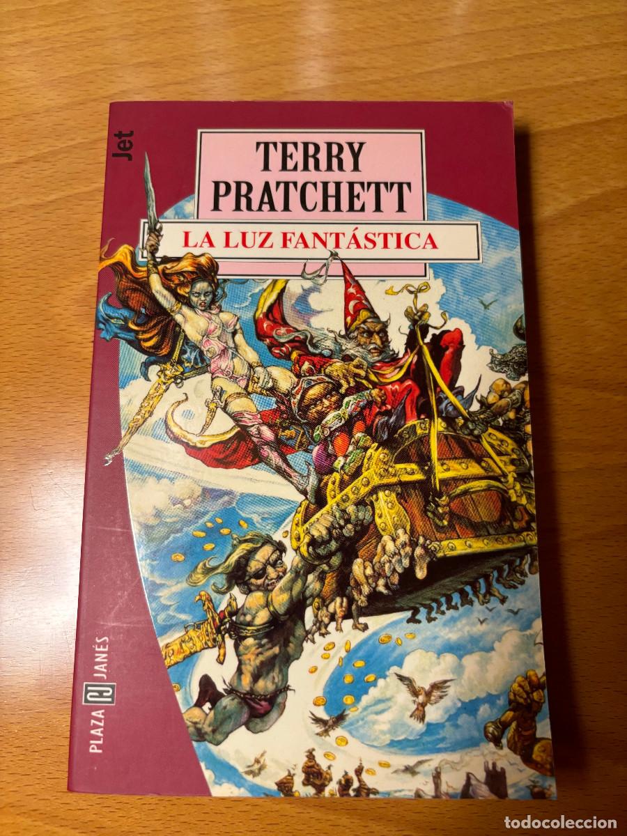 Libros: La luz fant&aacute;stica.- Terry Pratchett. NUEVO - Foto 1