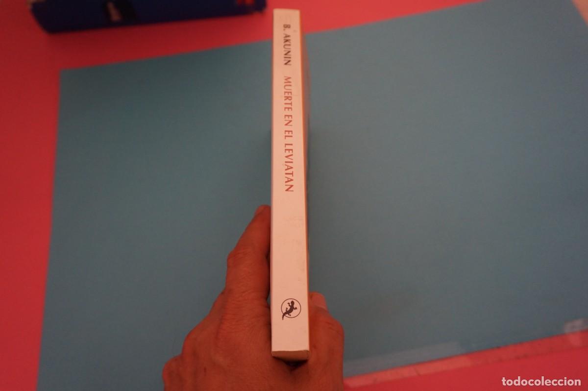 Libros: AR17B/ MUERTE EN EL LEVIATAN - BORIS AKUNIN / SALAMANDRA - Foto 6