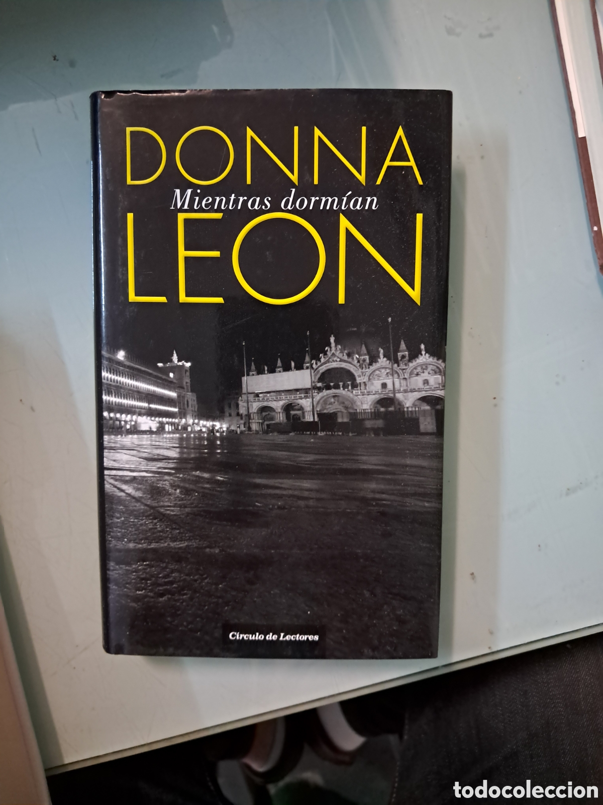 Libros: Donna Le&oacute;n, Mientras dorm&iacute;an, C&iacute;rculo de Lectores - Foto 1