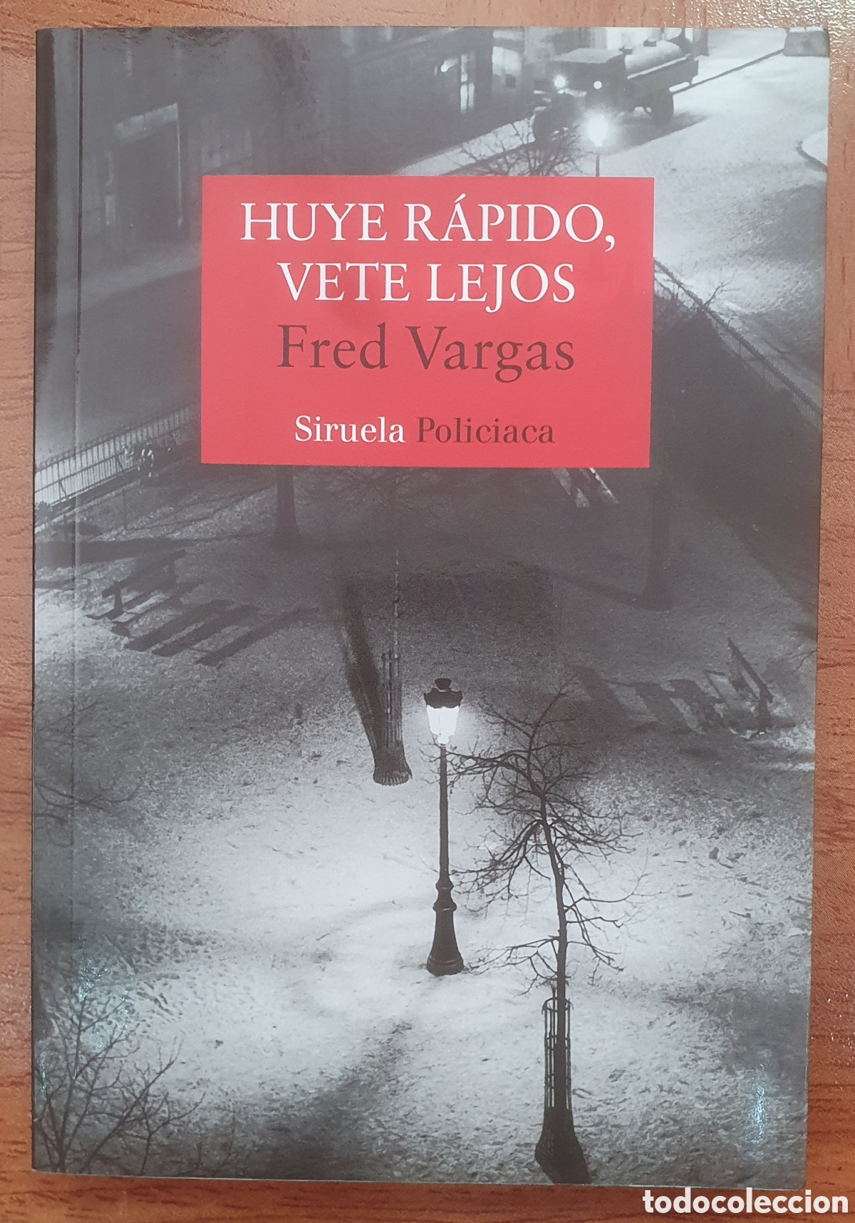 Libros: Huye r&aacute;pido, vete lejos � Siruela - Fred Vargas - Foto 1