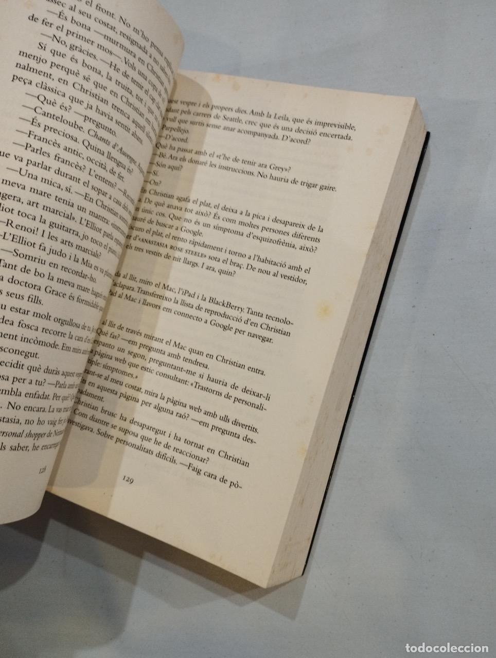 Libros: E. L. James - Cinquanta ombres m&eacute;s fosques - Foto 2