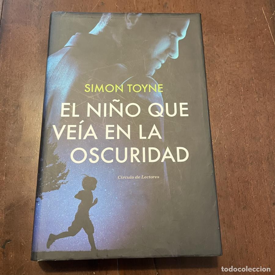 Libros: El ni&ntilde;o que ve&iacute;a en la oscuridad - Simon Toyne - Foto 1