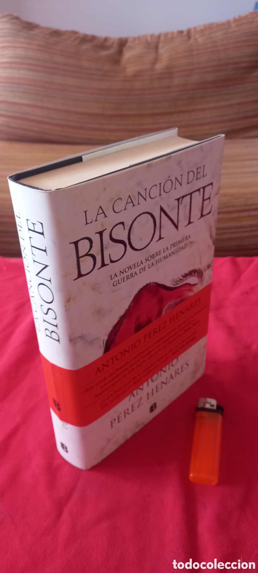 Libros: La canci&oacute;n del bisonte. Antonio P&eacute;rez Henares. - Foto 2