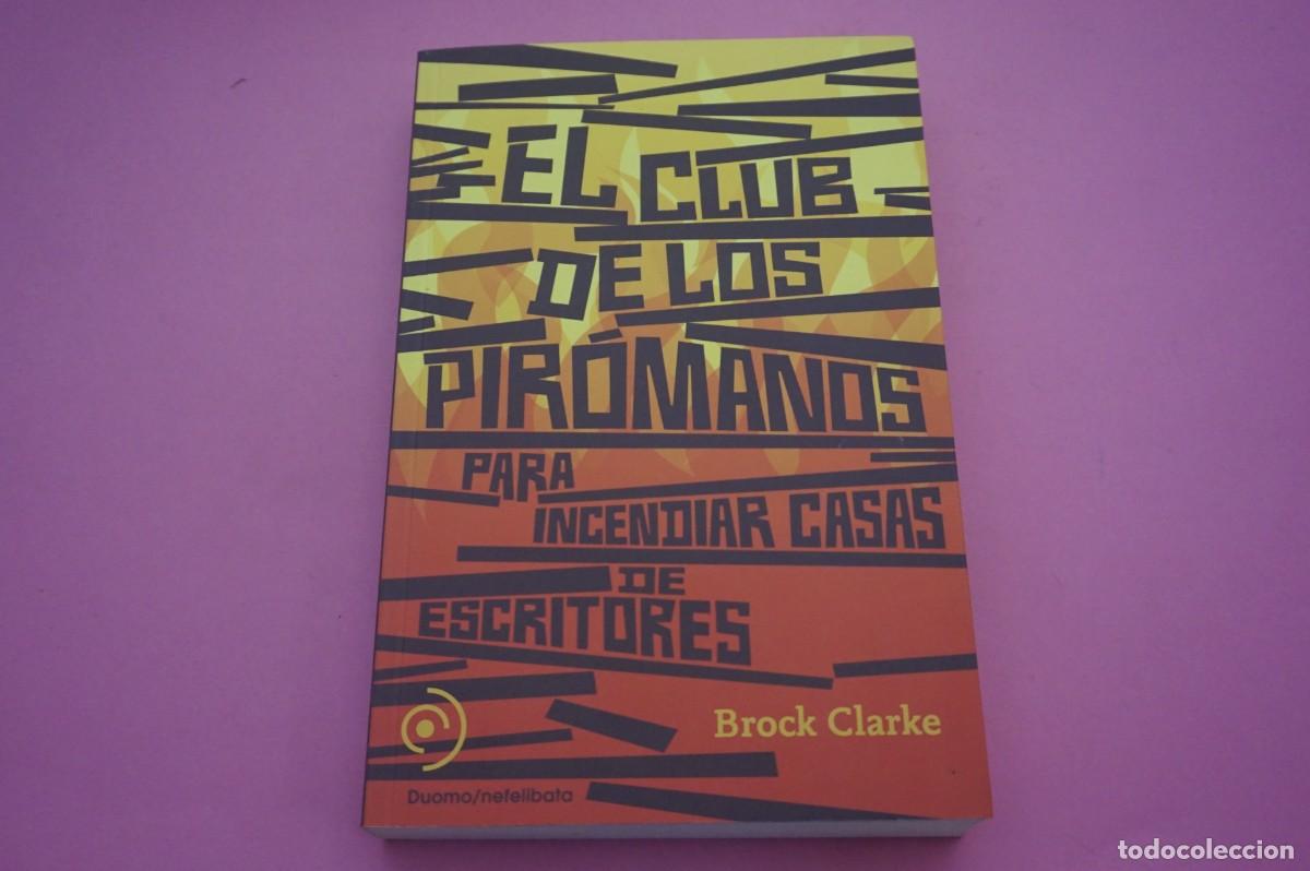 Livros em segunda m&atilde;o: 22B/ EL CLUB DE LOS PIROMANOS PARA INCENDIAR CASAS DE ESCRITORES - BROCK CLARKE / DUOMO EDICIONES