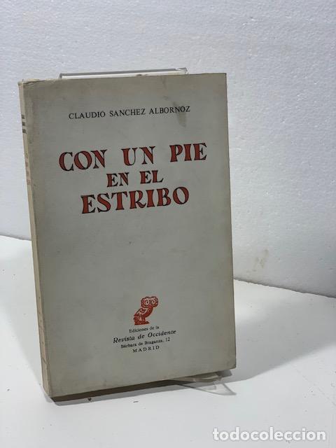 Libros: CON UN PIE EN EL ESTRIBO CLAUDIO SANCHEZ ALBORNOZ 1974 - Foto 1