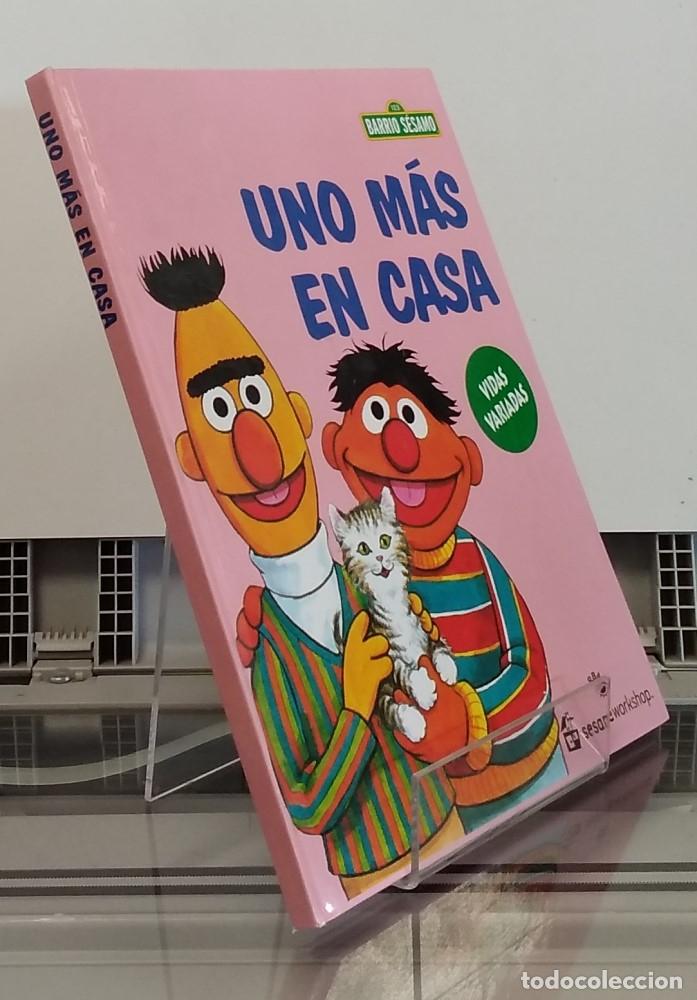 Libros: Uno m&aacute;s en casa. Vidas variadas (Barrio S&eacute;samo) - Deborah Hautzig - Foto 1