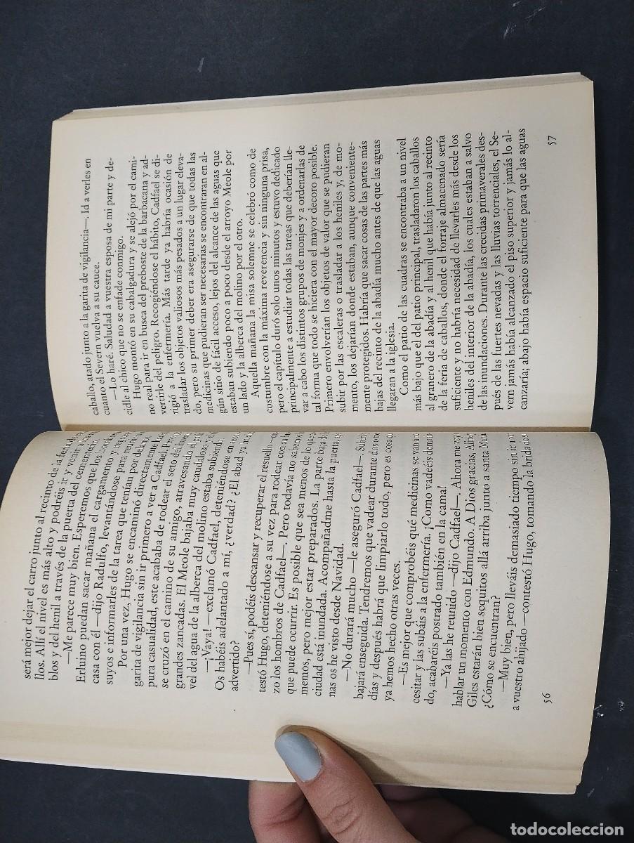 Libros: El santo ladr&oacute;n - Ellis Peters - Foto 3