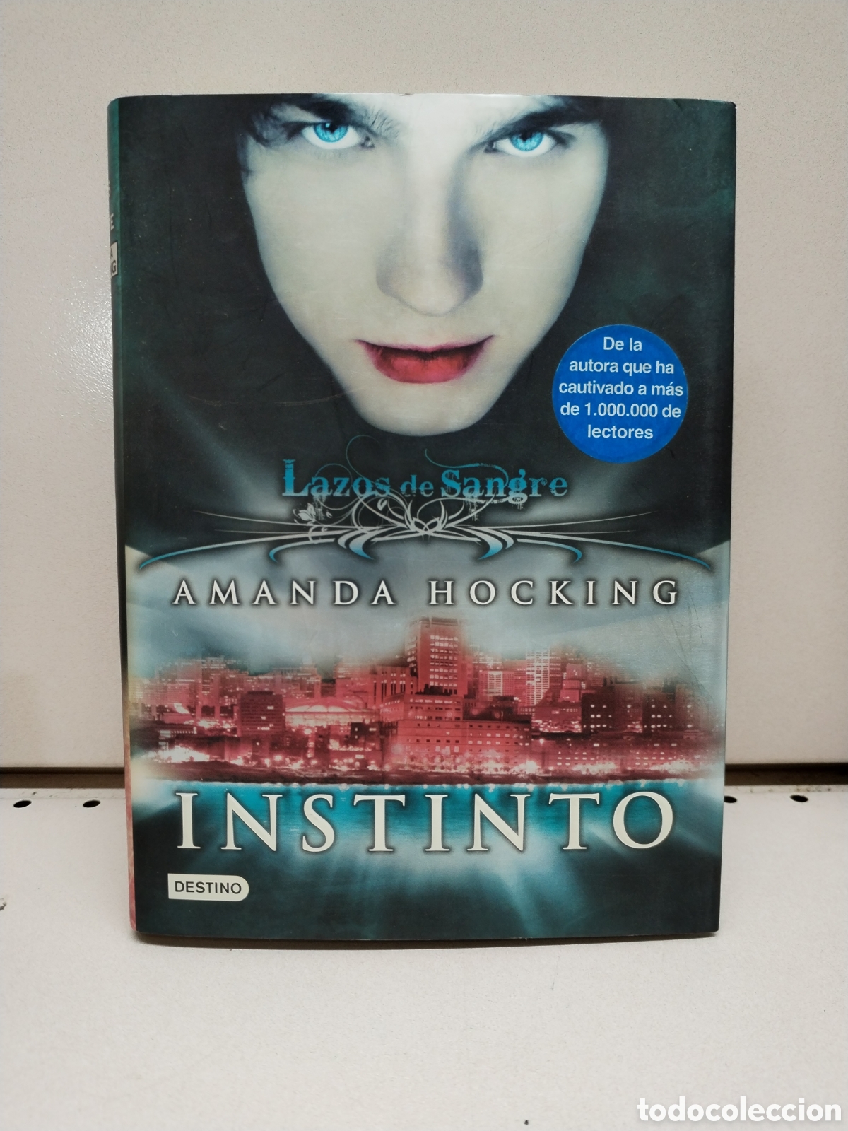 Libros: Lazos de sangre 1. Instinto - Hocking, Amanda - Foto 1