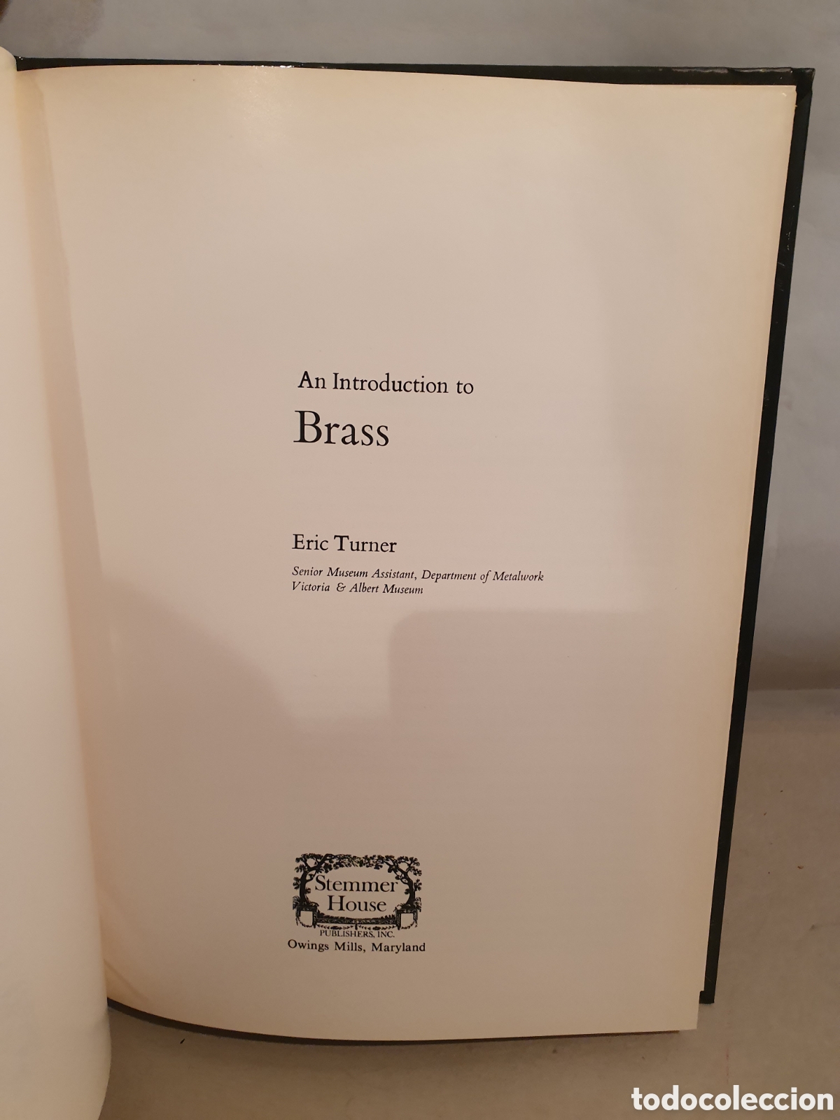 Libros: BRASS. VICTORIA & ALBERT MUSEUM. ERIC TURNER. 1982. - Foto 2