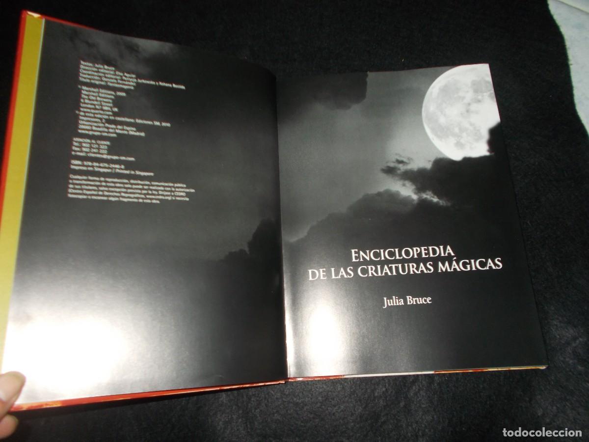 Libros: ENCICLOPEDIA DE LAS CRIATURAS M&Aacute;GICAS, Julia Bruce. SM 2010. Libro - Foto 2