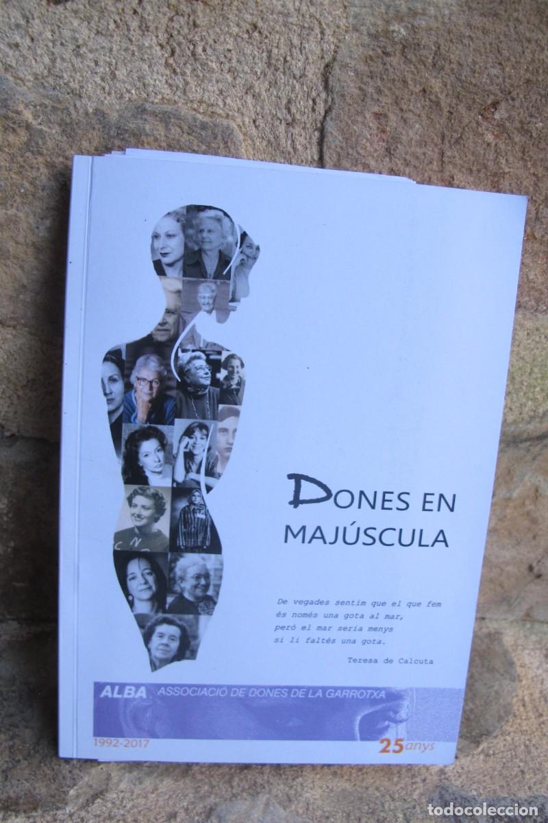 Livros em segunda m&atilde;o: DONES AMB MAJUSCULA. ALBA ASSOCIACIO DE DONES DE LA GARROTXA 1992 -2017 25 ANYS