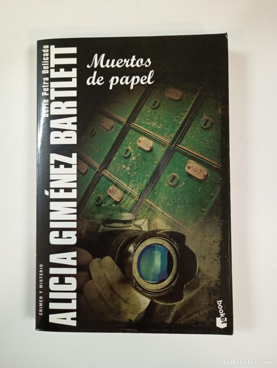 Libros: Muertos de papel. - Alicia Gim&eacute;nez Bartlett. TDK581 - Foto 1