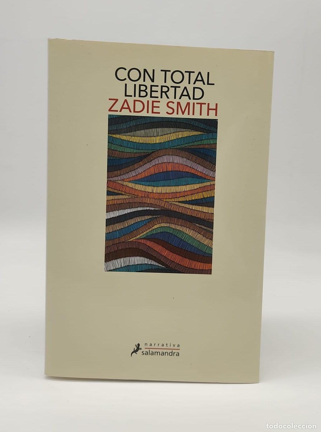 Libros: SMITH, Zadie. - Con total libertad. - Foto 1