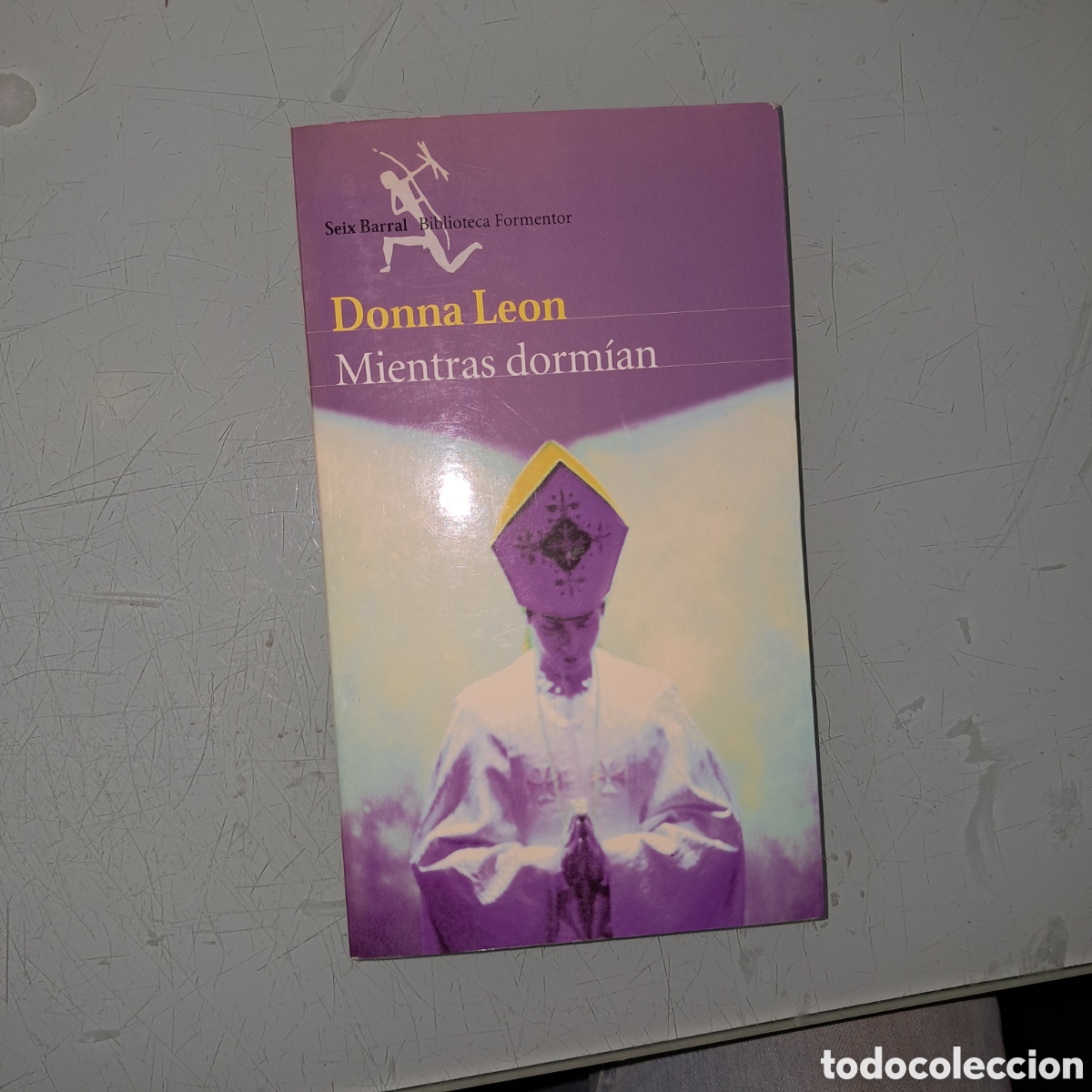 Libros: Donna Leon, Mientras dorm&iacute;an Seix Barral - Foto 1