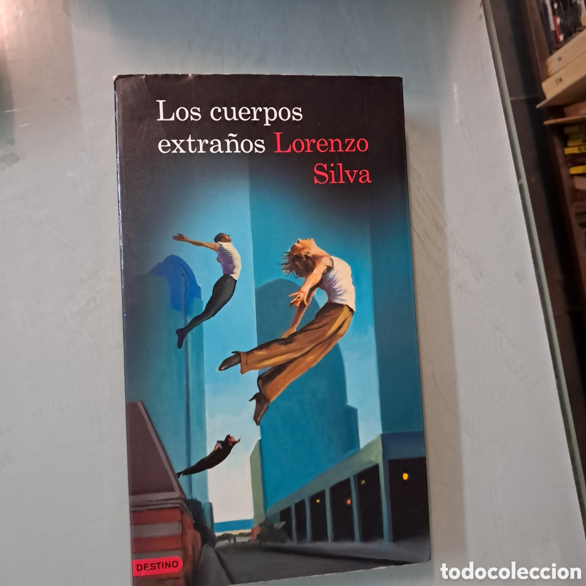 Libros: Lorenzo, Los cuerpos extra&ntilde;os, Destino - Foto 1