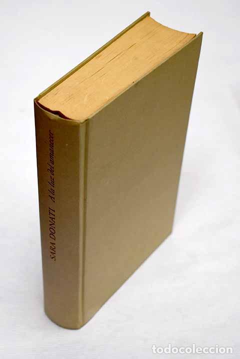 Libros: A la luz del amanecer.- Donati, Sara - Foto 1