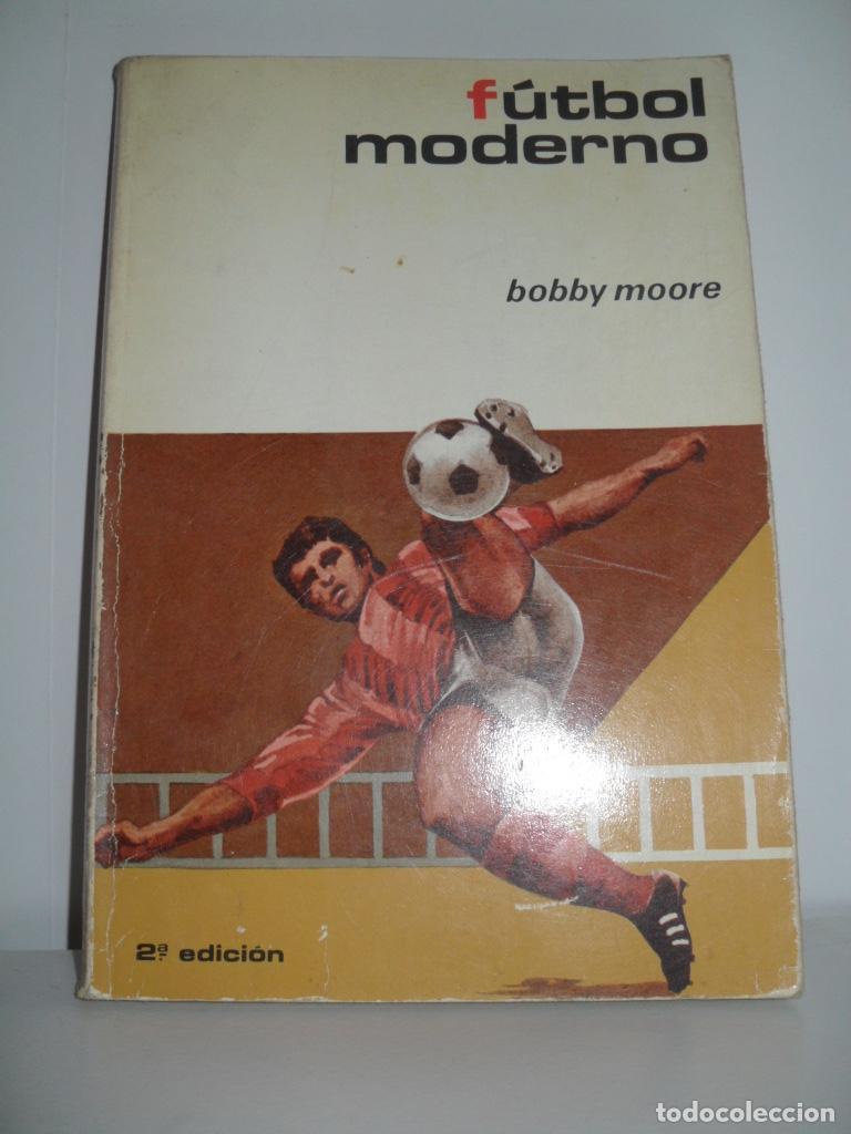 Libros: F&Uacute;TBOL MODERNO - BOBBY MOORE - Foto 1