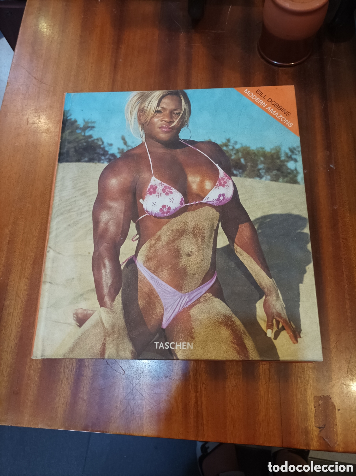 Libros: MODERN AMAZONS.BILL DOBBINS.TASCHEN - Foto 1