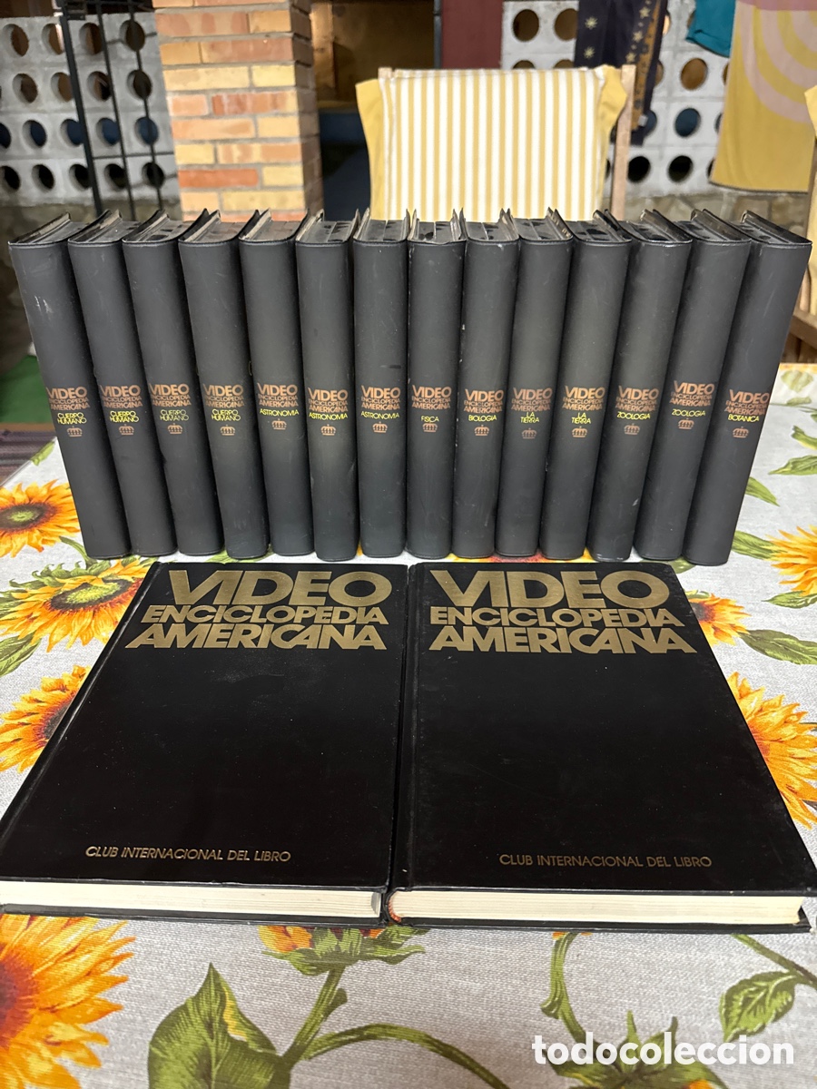 Livros em segunda m&atilde;o: Dos libros V&iacute;deo Enciclopedia Americana y 14 VHS. Club Internacional del Libro.