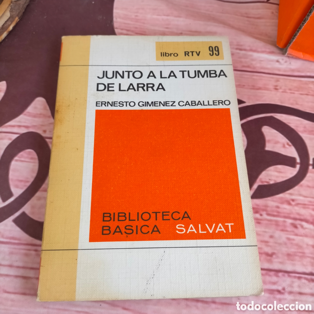 Libros: Junto a la tumba de Larra - Foto 1