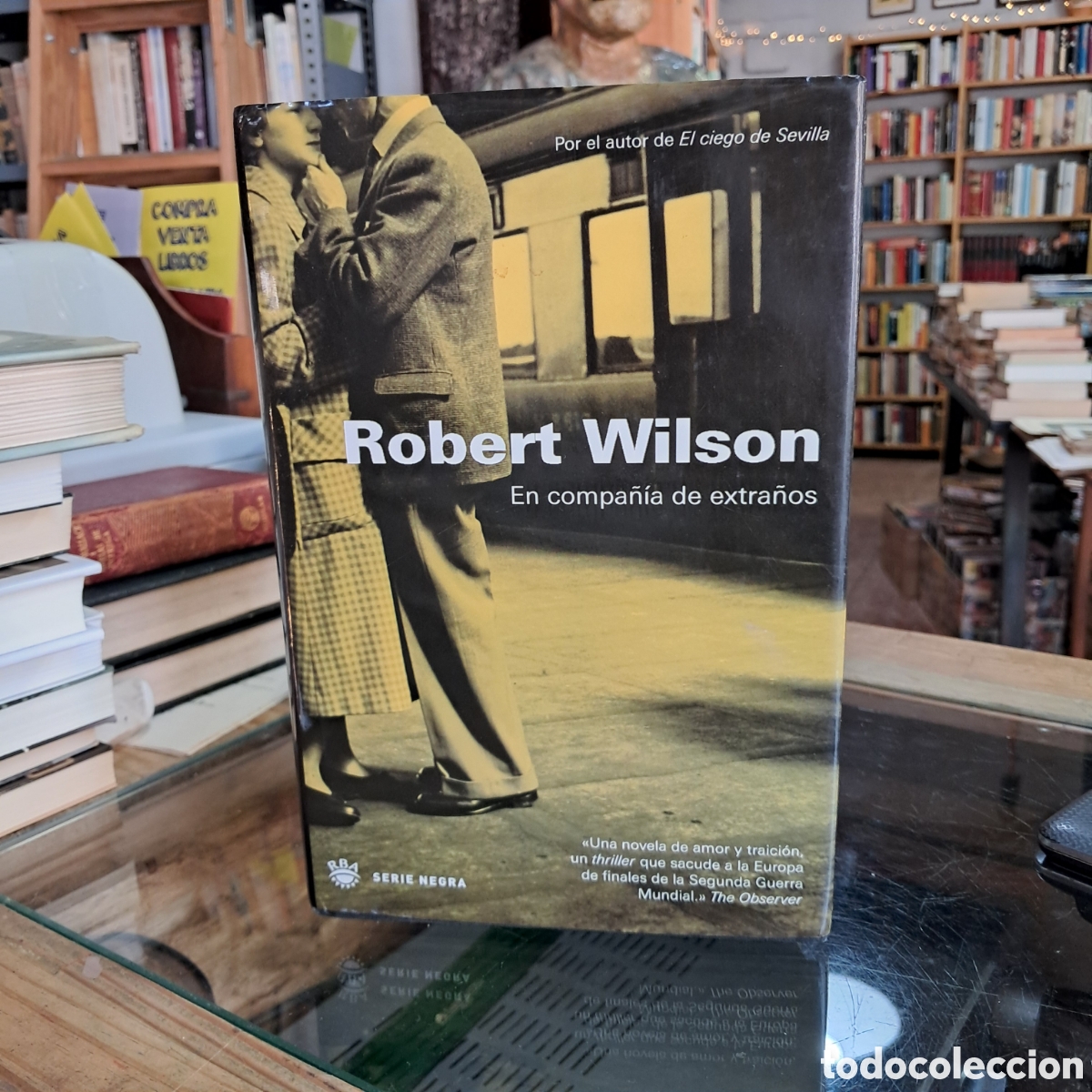 Libros: Robert Wilson, En compa&ntilde;&iacute;a de extra&ntilde;os, RBA - Foto 1