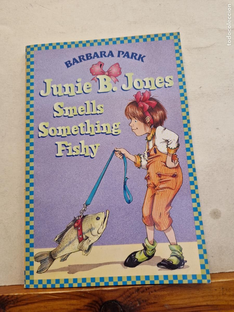 books: BARBARA PARIK- JUBIE B. JONES. SMELLS. SOMETHING. FISHY.