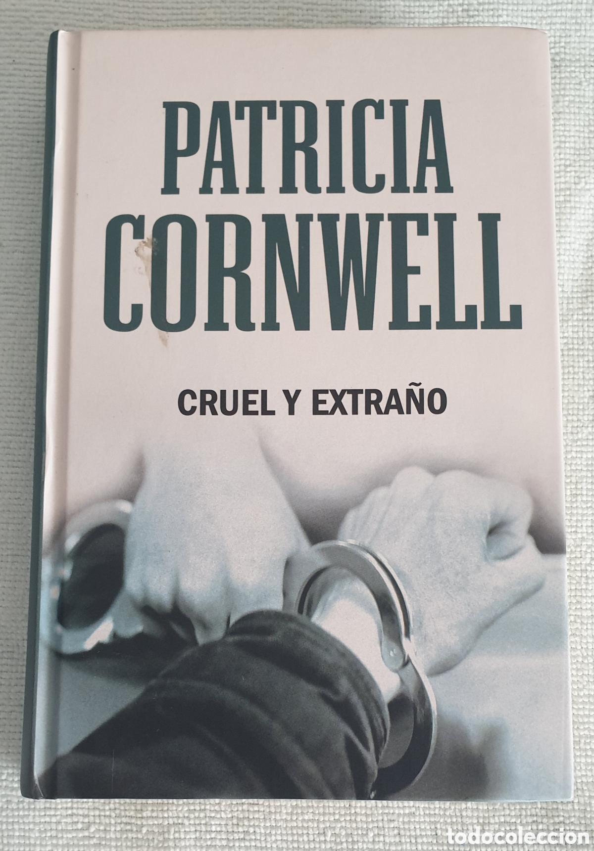 Libros: Cruel y extra&ntilde;o. Patricia Cornwell. - Foto 1