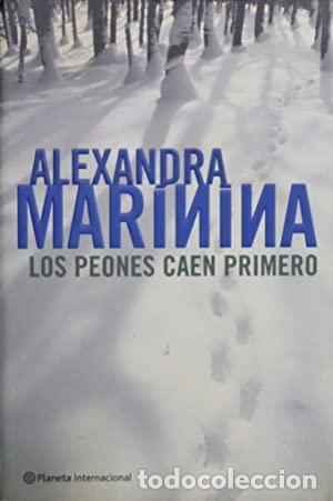 Libros: LOS PEONES CAEN PRIMERO - ALEXANDRA MARININA - Foto 1