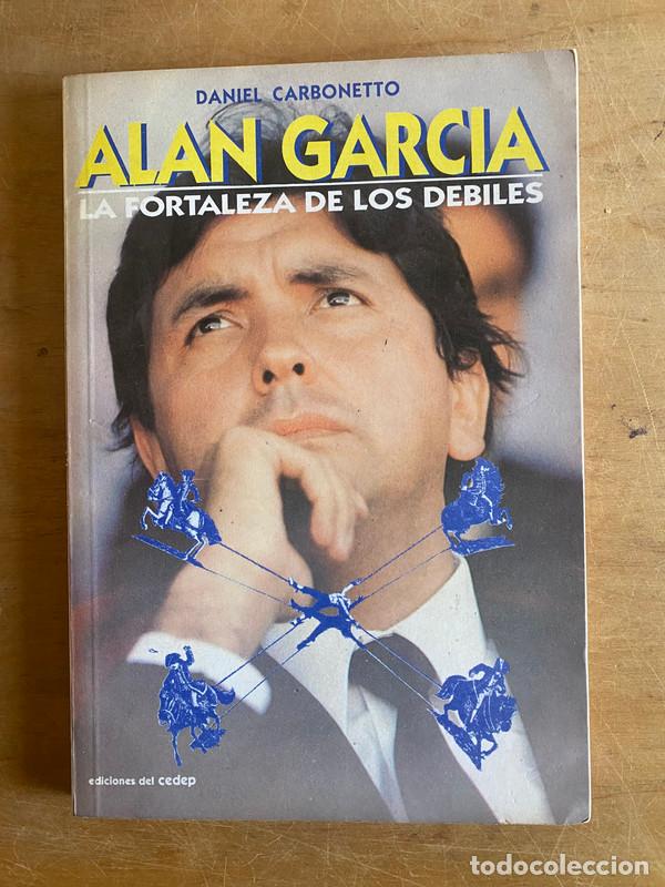 Libros: Alan Garcia. La fortaleza de los debiles - Carbonetto, Daniel - Foto 1