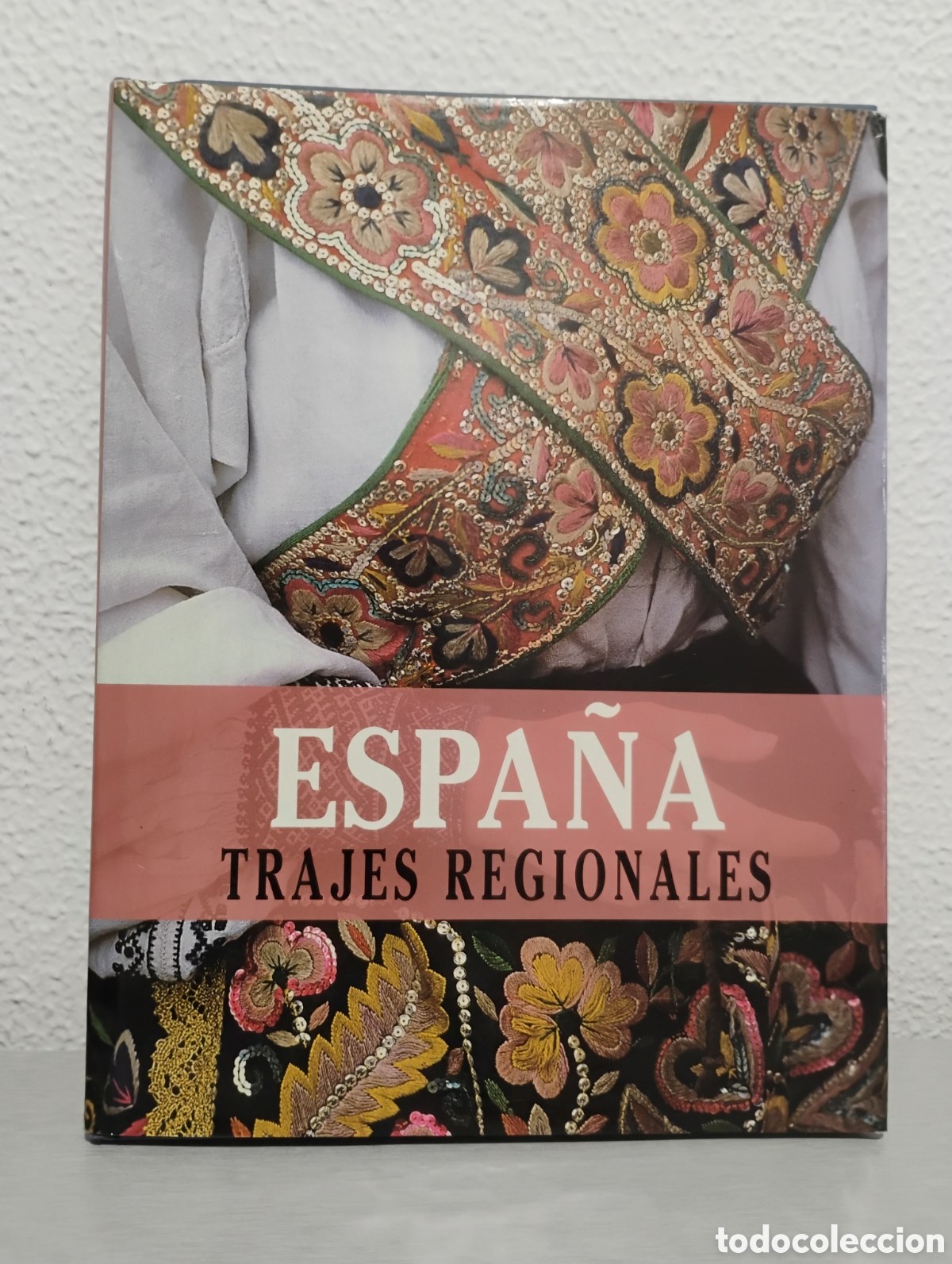 Libros: Libro trajes regionales de Espa&ntilde;a