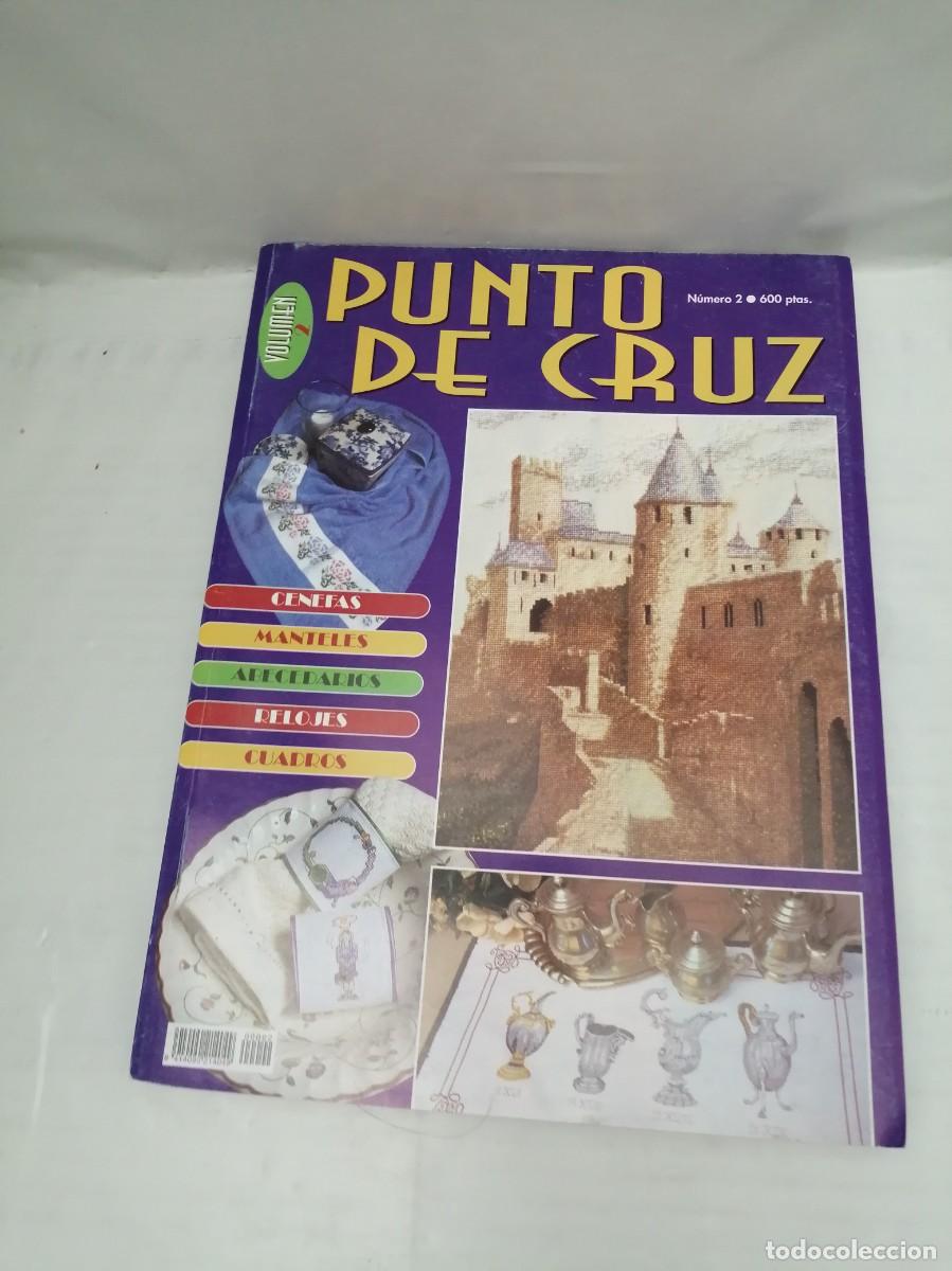 B&uuml;cher: PUNTO DE CRUZ: Cenefas. Manteles. Abecedarios. Relojes. Cuadros, VOLUMEN 2 con TRES REVISTAS