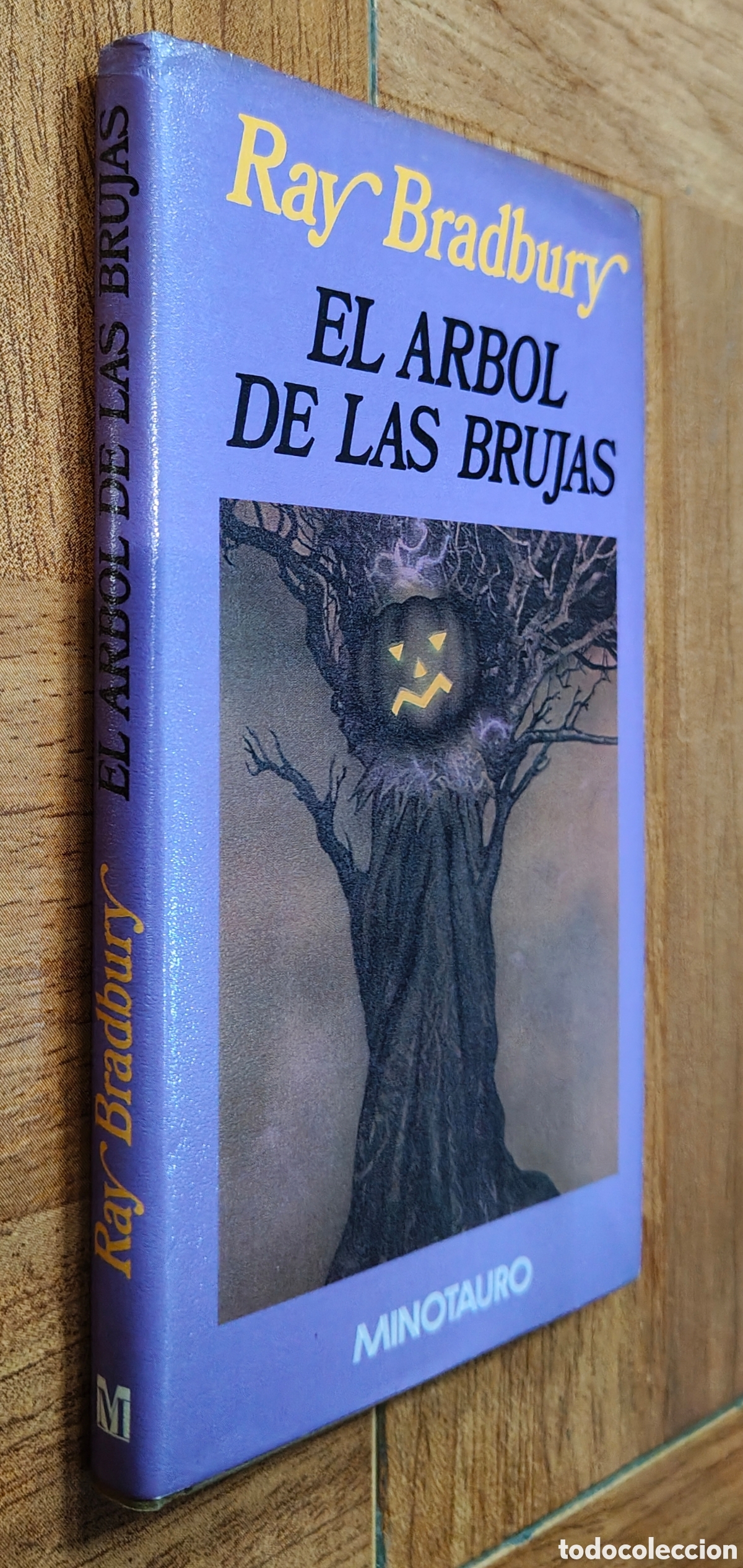 Libros: El &Aacute;rbol de las Brujas � Minotauro - Ray Bradbury - Foto 1