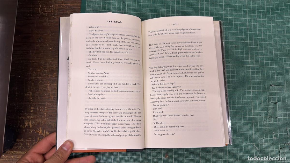 Libros: MCCARTHY. (Cormac) - THE ROAD. - Foto 4
