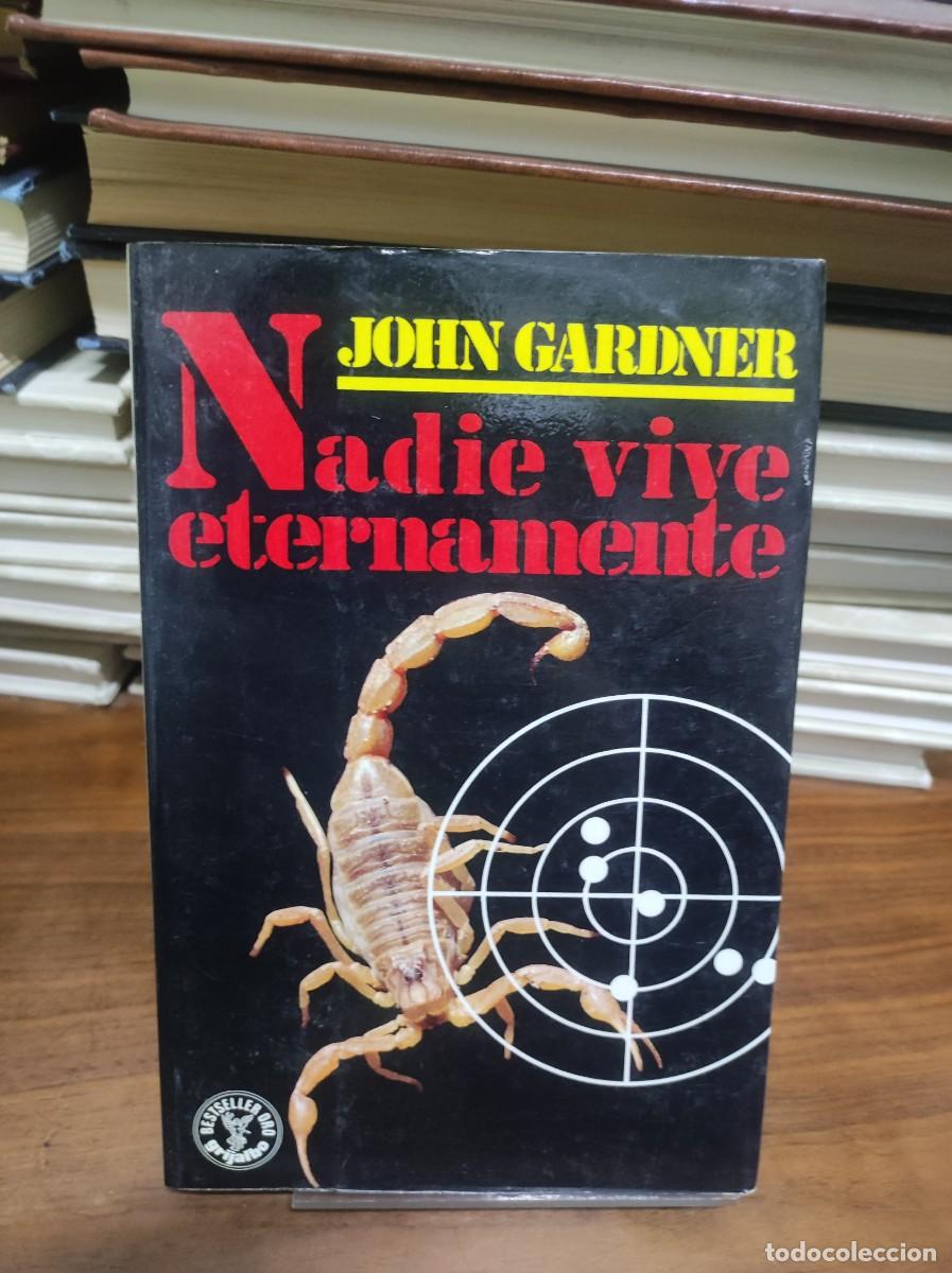 Libros: NADIE VIVE ETERNAMENTE JOHN GARDNER - Foto 1