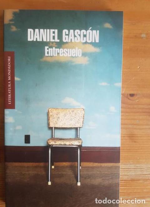B&uuml;cher: Entresuelo Gasc&oacute;n, Daniel Publicado por Mondadori, Espa&ntilde;a (2013) 108pp -