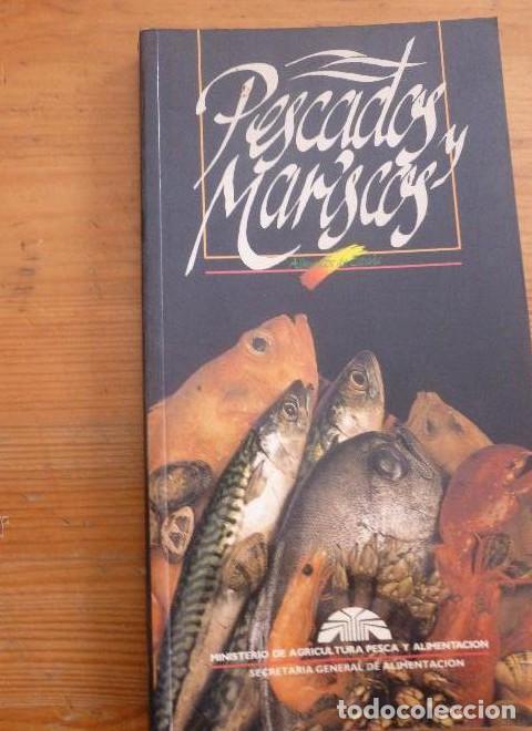 B&uuml;cher: PESCADOS Y MARISCOS. MARTINEZ PEIRO Y CONSTANTINO BERTOLO. ALIMENTOS ESPA&Ntilde;A 1992 141 PAG -