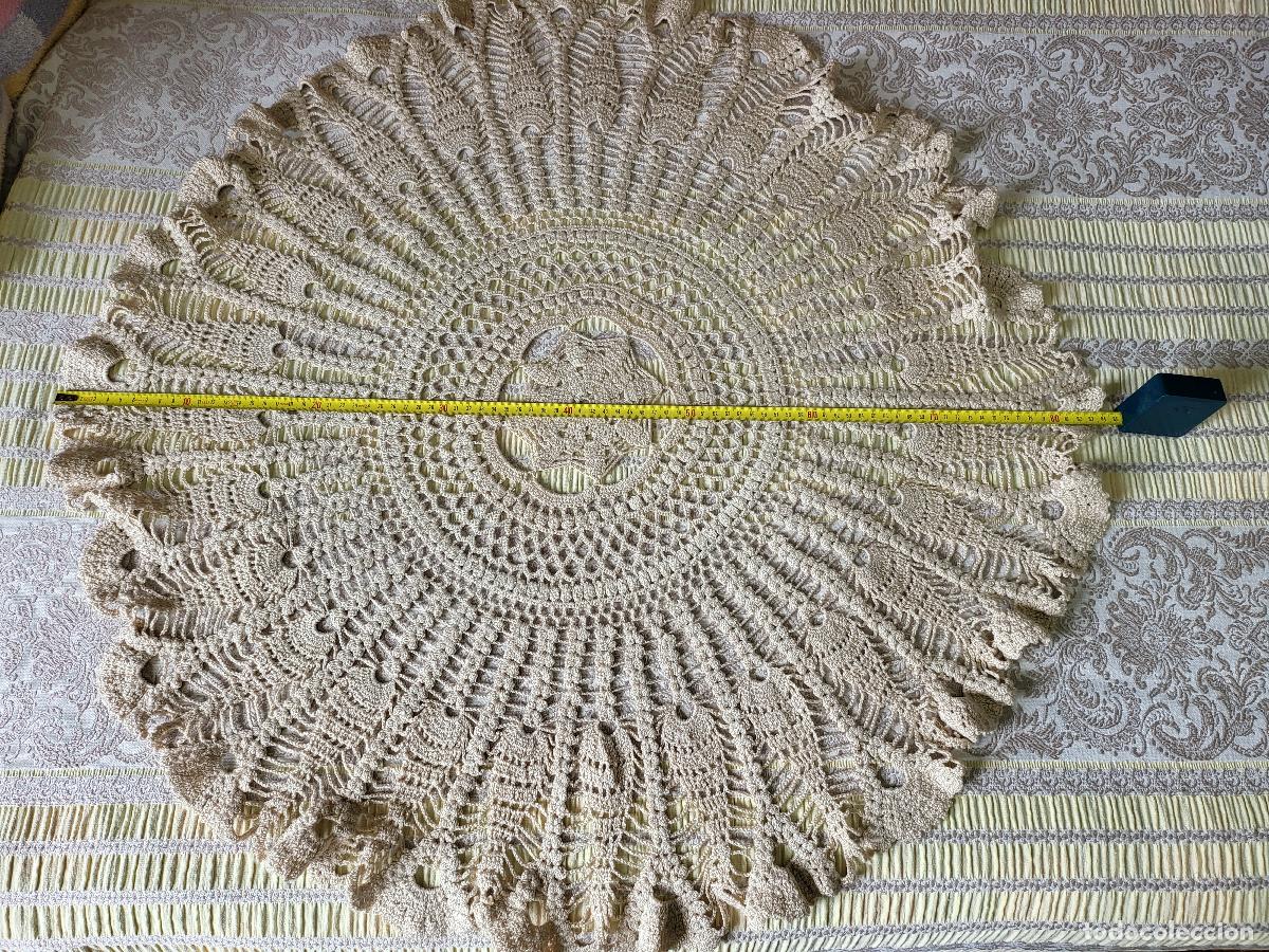 Libros: MANTEL VINTAGE ARTESANAL TAPETE HECHO A MANO ANOS 70 85 CM DIAMETRO MESA CAMILLA