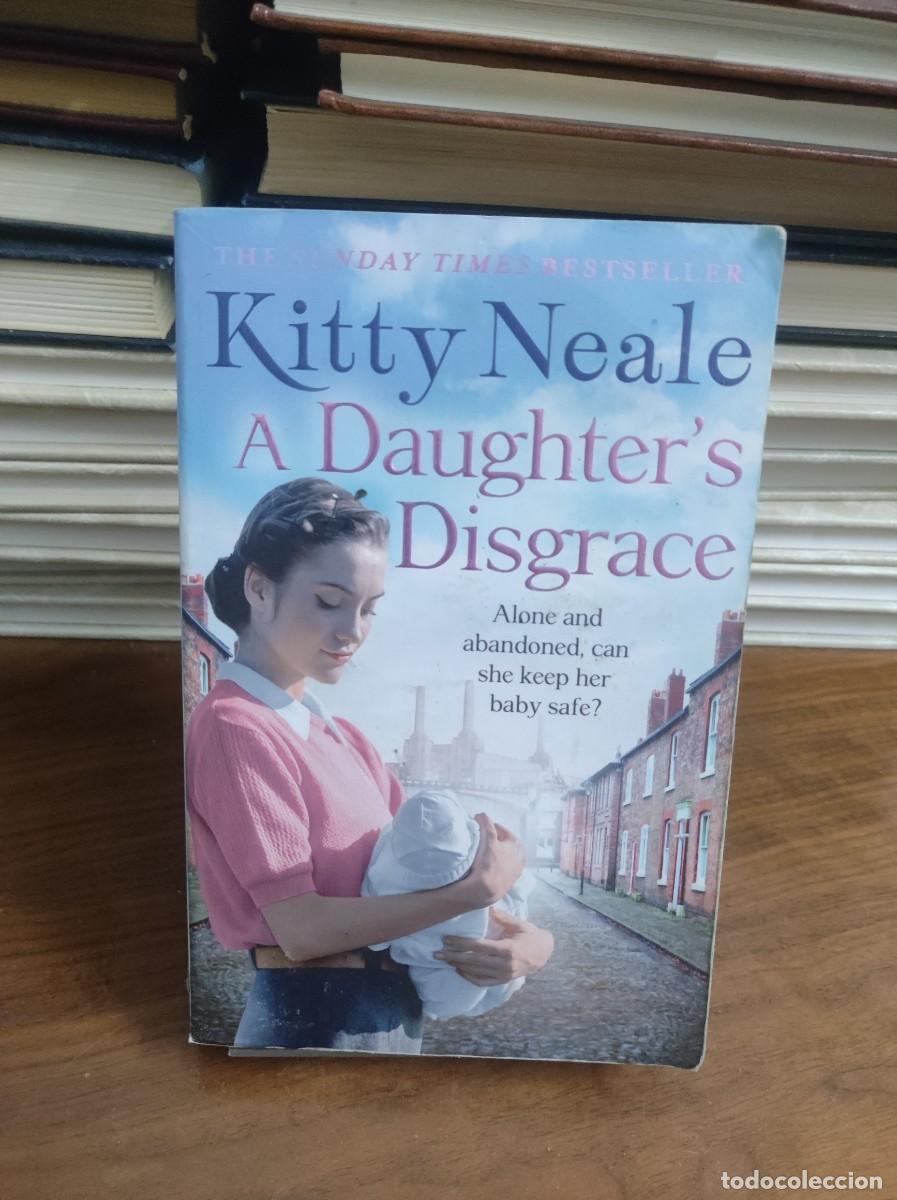 Libros: A Daughters Disgrace Kitty Neale Avon - Foto 1