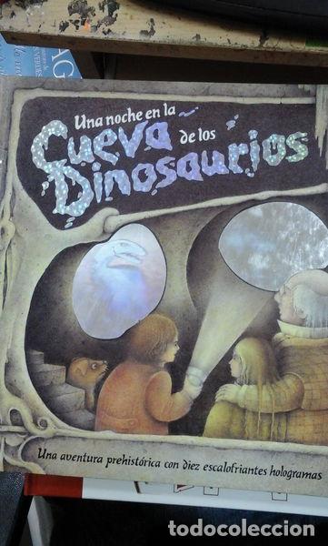 Libros: Una noche en la cueva de los dinosaurios- 9788440650535