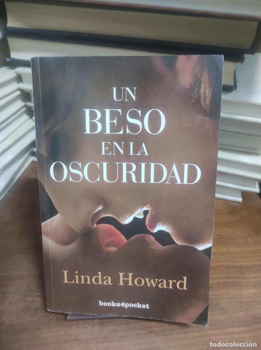Livres: Un beso en la oscuridad Linda Howard books4pocket
