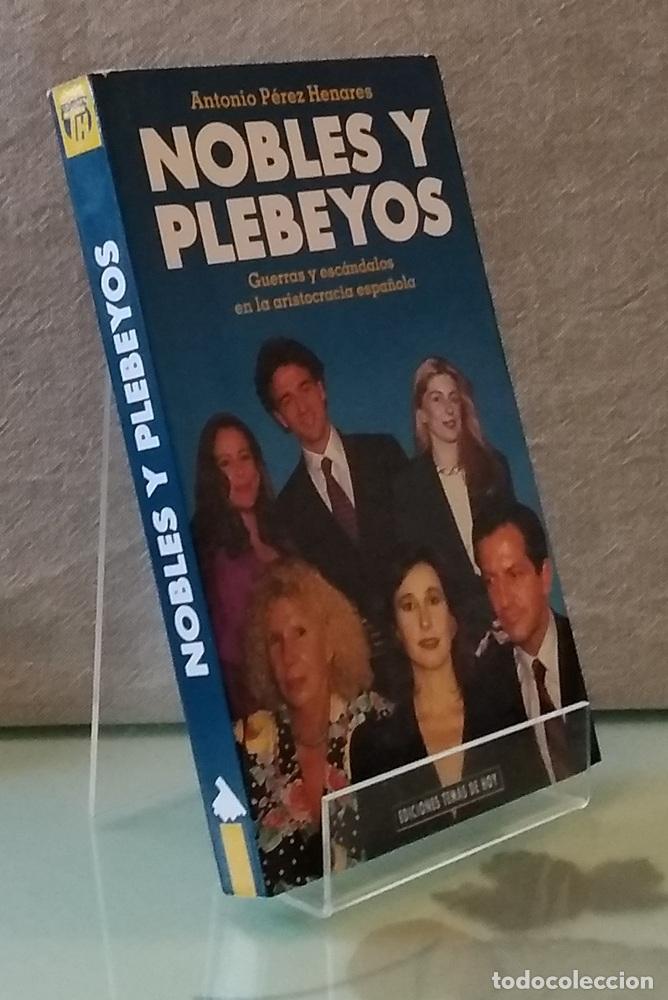 Libri di seconda mano: Nobles y plebeyos. Guerras y esc&aacute;ndalos en la aristocracia espa&ntilde;ola - Antonio P&eacute;rez Henares
