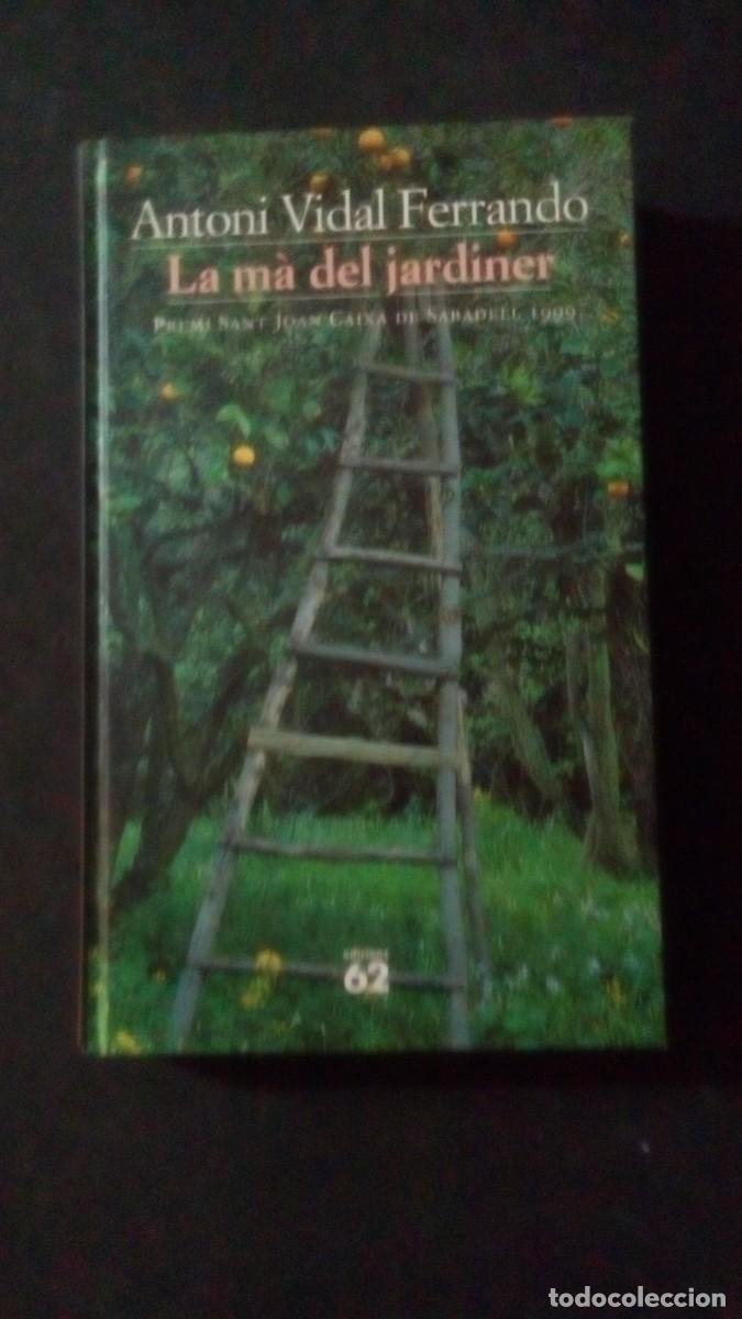 Libri di seconda mano: LA M&Agrave; DEL JARDINER-ANTONI VIDAL FERRANDO-EDICIONS 62-TAPA DURA-COMO NUEVO