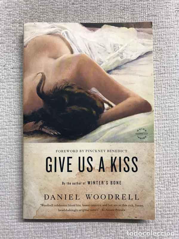 Libros: Give Us a Kiss - Daniel Woodrell - Foto 1