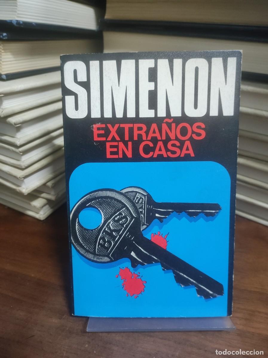 Libros: Extra&ntilde;os en casa Georges Simenon - Foto 1